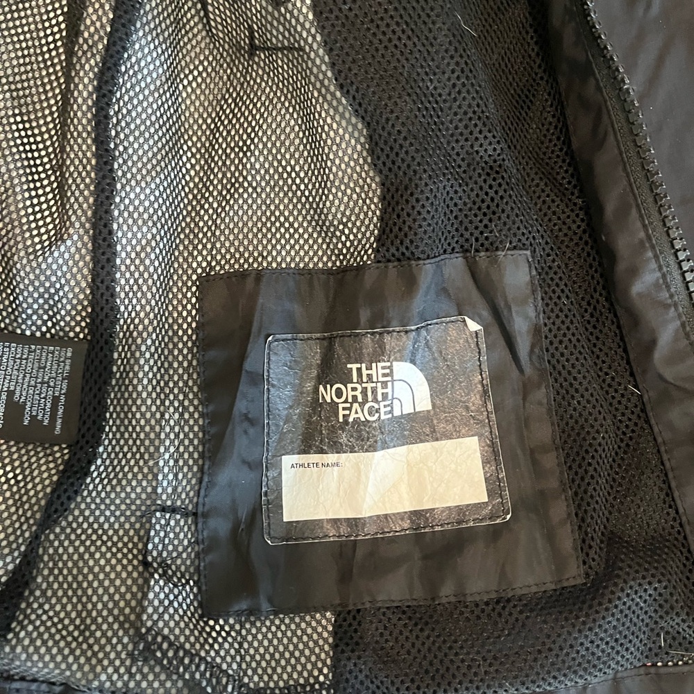 Kids Northface rain jacket. Black. Size 10/12. - Picture 3 of 4